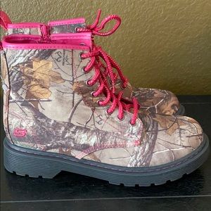Camo sketchers boots